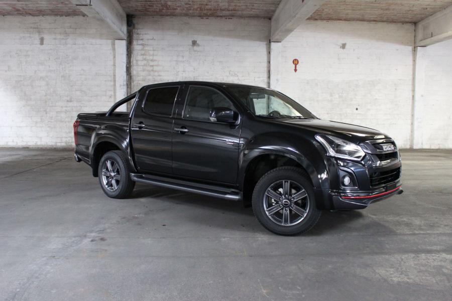  Isuzu D-Max Urban Double Cab 2017 года  (фото 5 из 13)